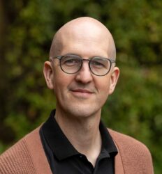 Profile picture in black and white of Matt Fuchter